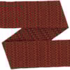 Vävt ylleband diamantkypert 9.0cm 252-209/02 krappröd/svart