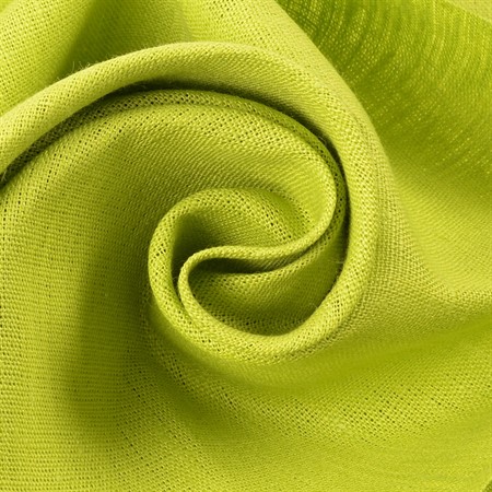 Medeltjockt vårgrönt linnetyg till sömnad av kläder